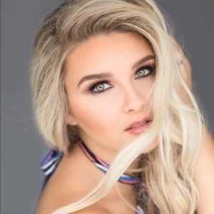 Meet your Posher, Ella